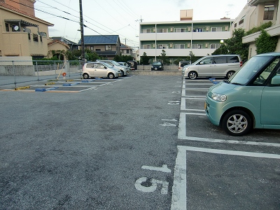 新都心周辺 超格安コインパーキング 有料駐車場 那覇市那覇市天久１丁目 タイムズ２４ｈ 那覇市の契約駐車場 コインパーキング情報